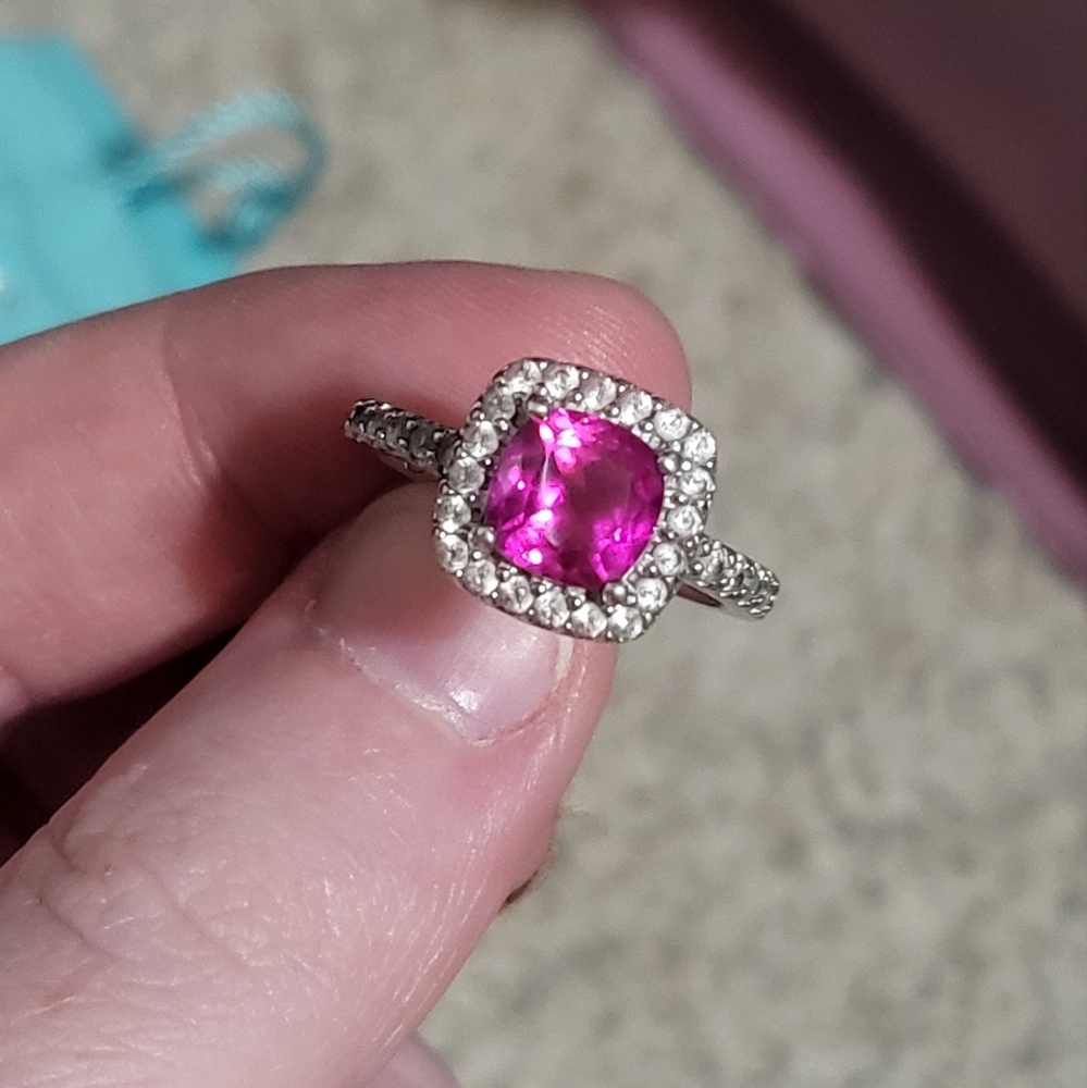 Ruby ring with diamond chips